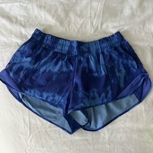 Lululemon 2.5” Hotty Hot Shorts Size 8